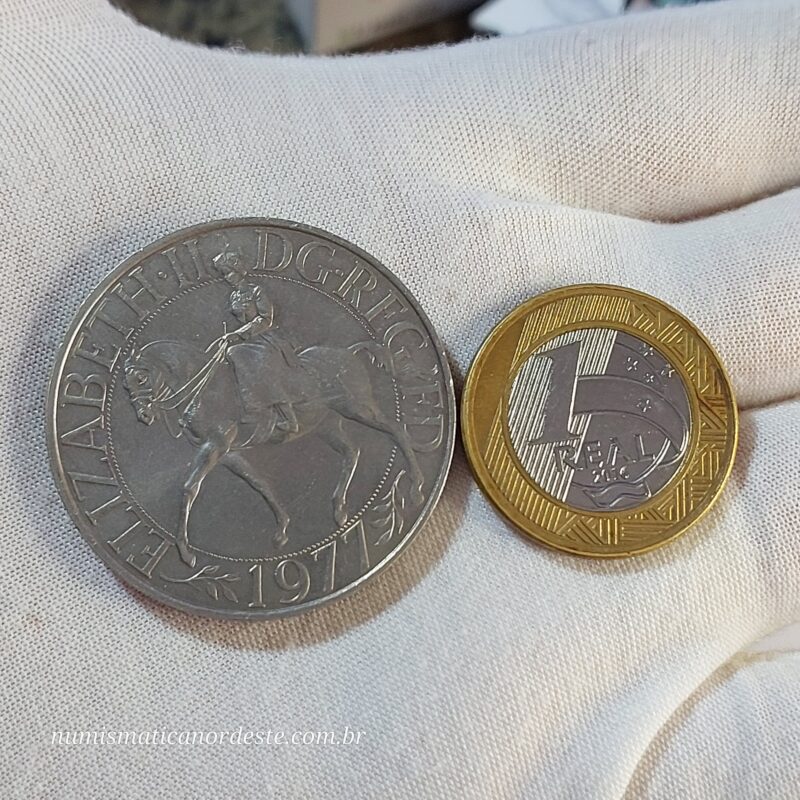Moeda 25 Pence Reino Unido - COMEMORATIVA aos 25 anos da Coroação de Elizabeth II - Ano 1977 - Imagem 3