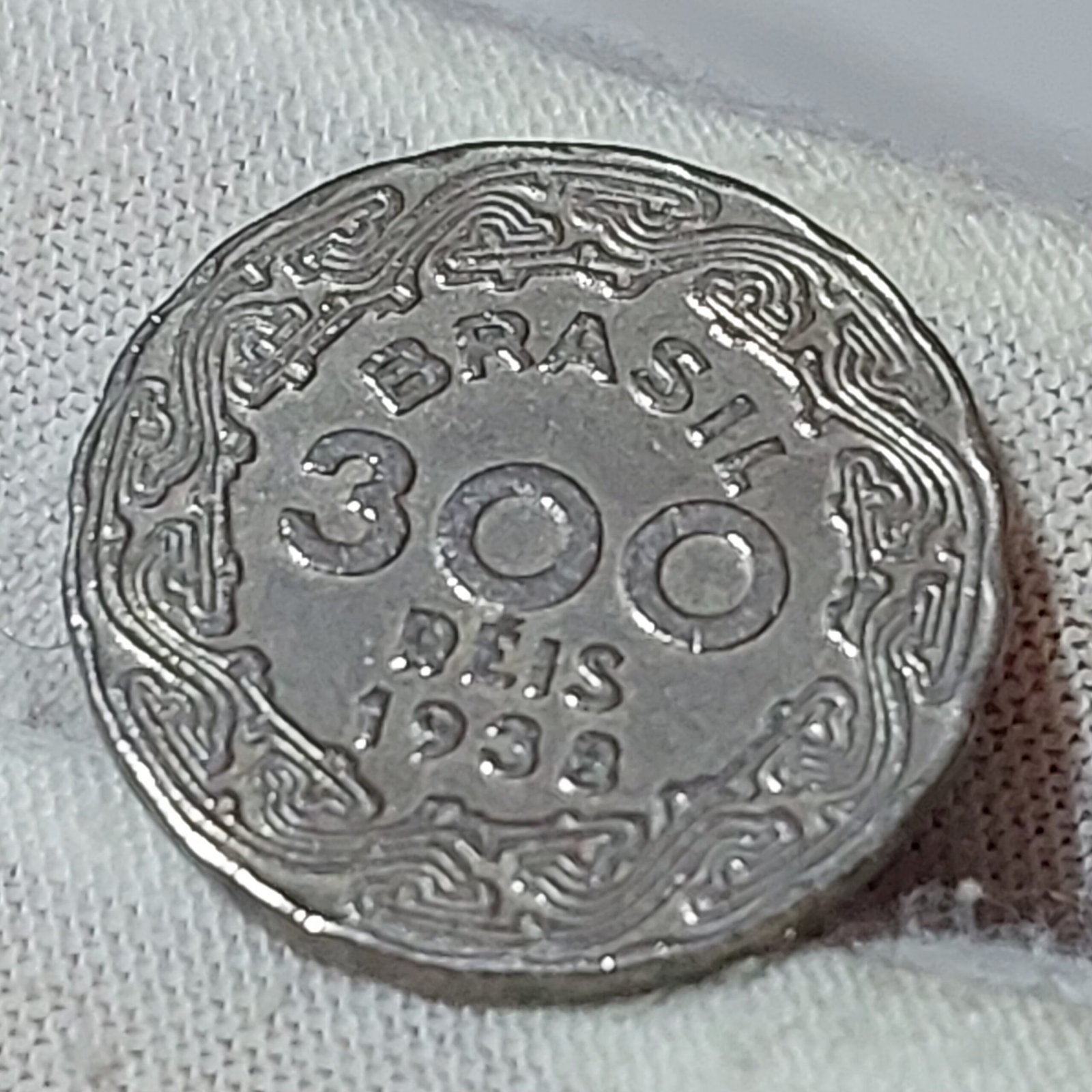 Moeda de 300 Réis Ano 1938 - Getúlio Vargas - Imagem 3