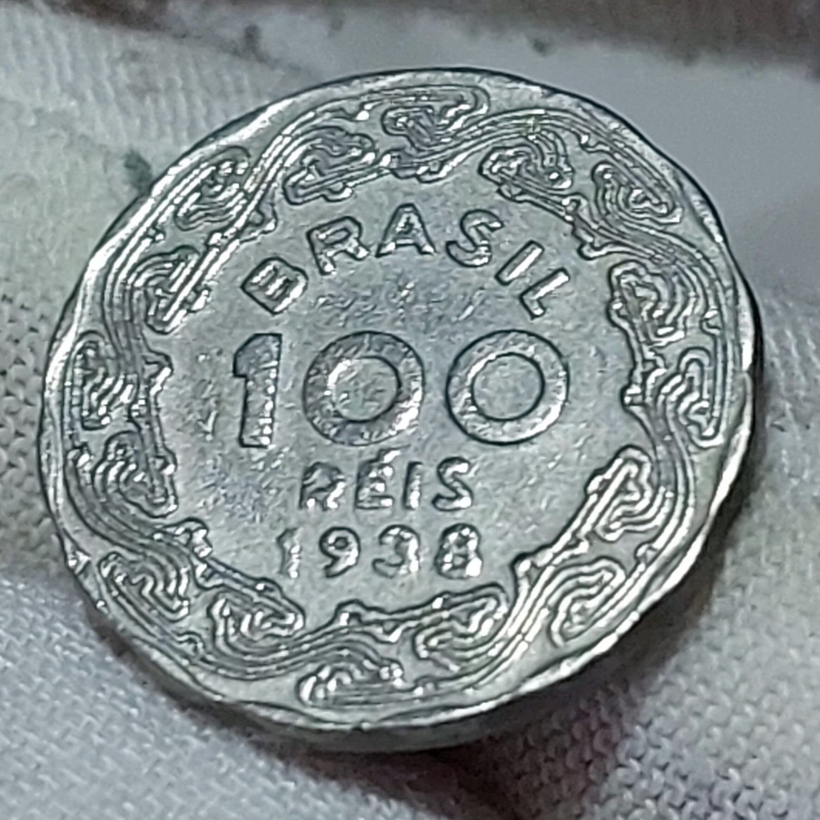 Moeda de 100 Réis Ano 1938 - Getúlio Vargas - Imagem 3