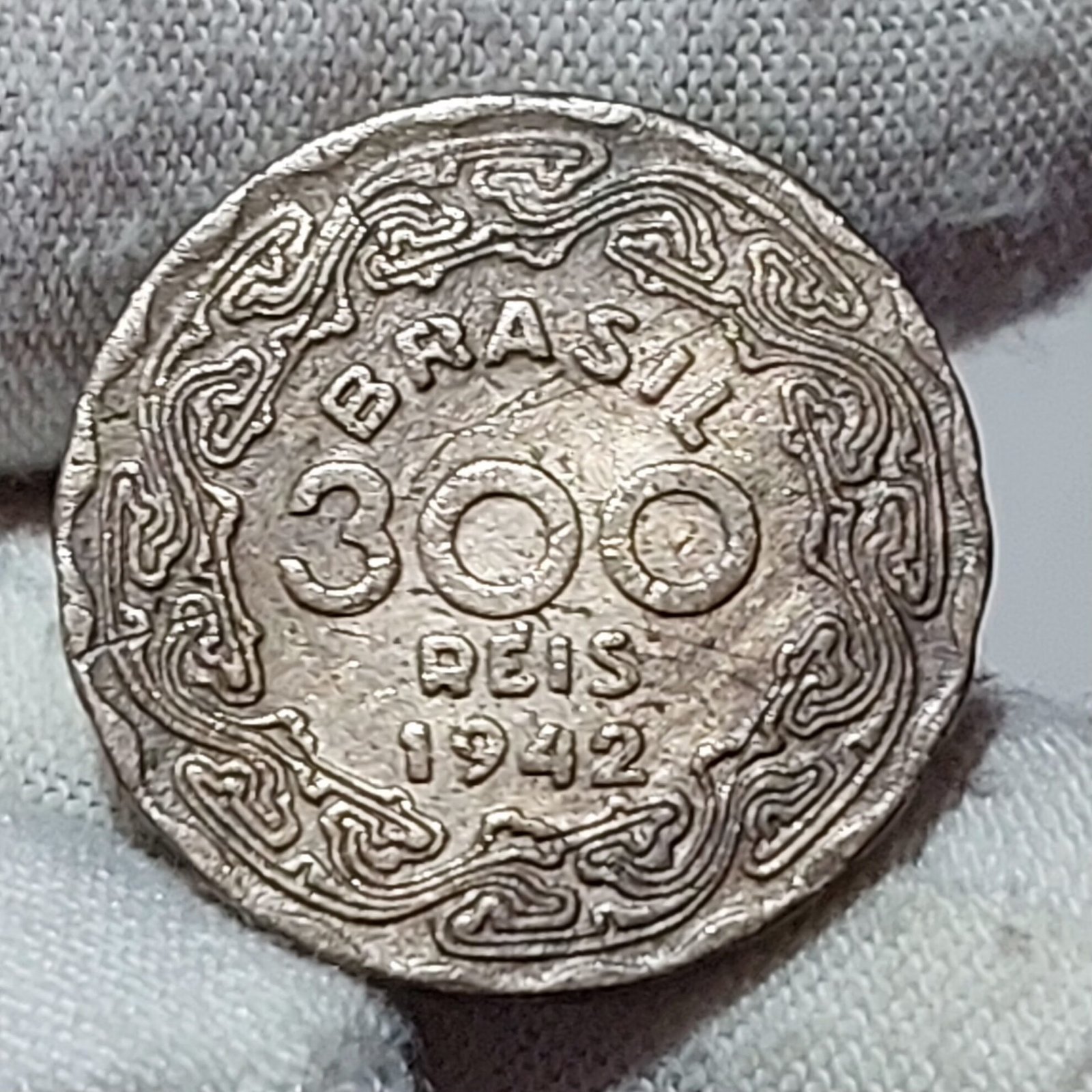 Moeda de 200 Réis Ano 1942 - Getúlio Vargas - Níquel Rosa