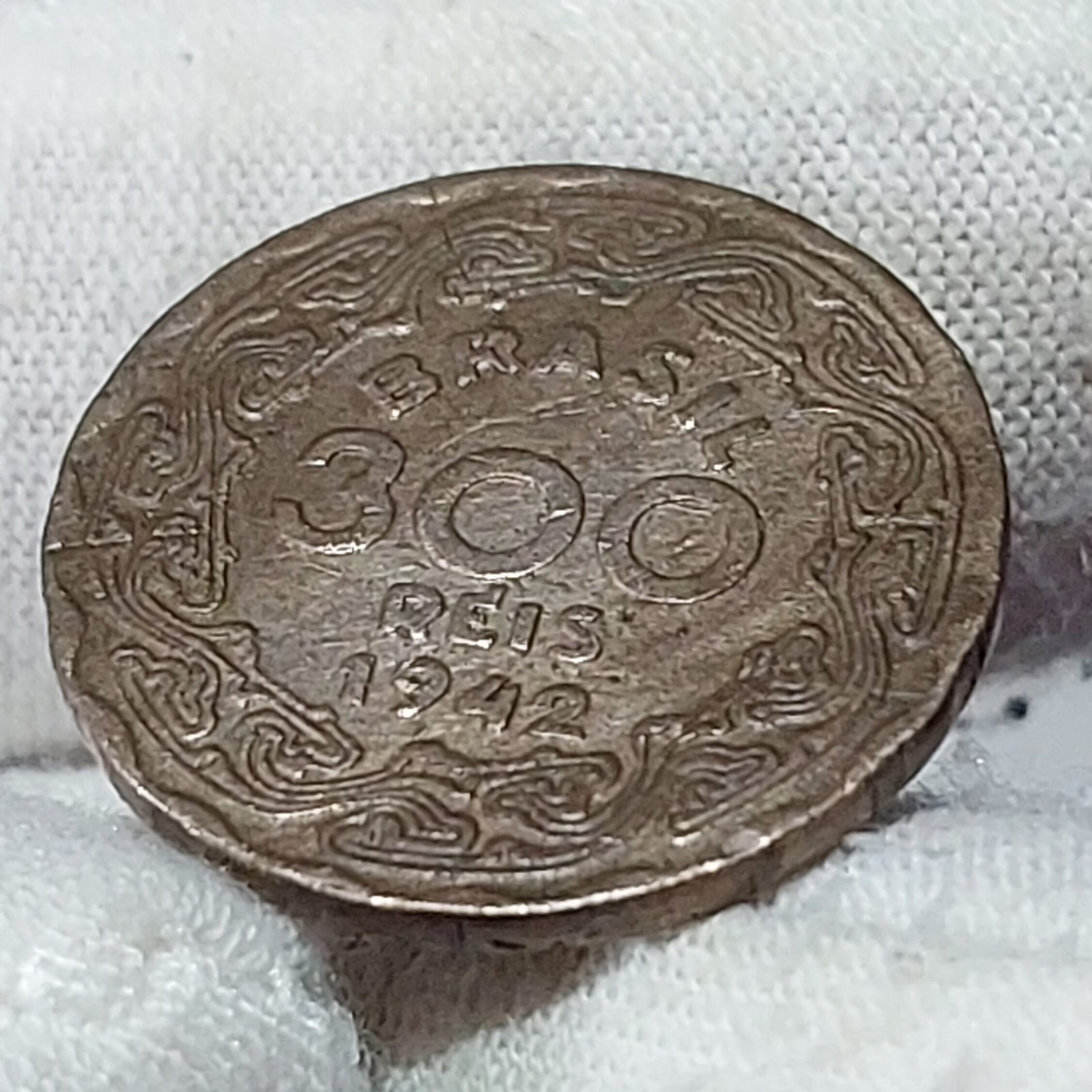 Moeda de 200 Réis Ano 1942 - Getúlio Vargas - Níquel Rosa - Imagem 3