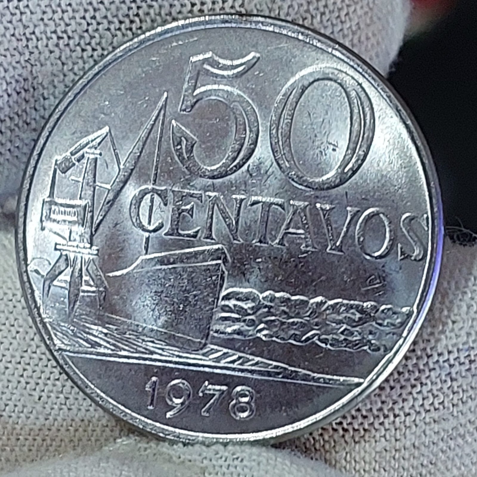 Moeda de 50 Centavos Ano 1978 - República do Brasil - Flor de Cunho - Imagem 5