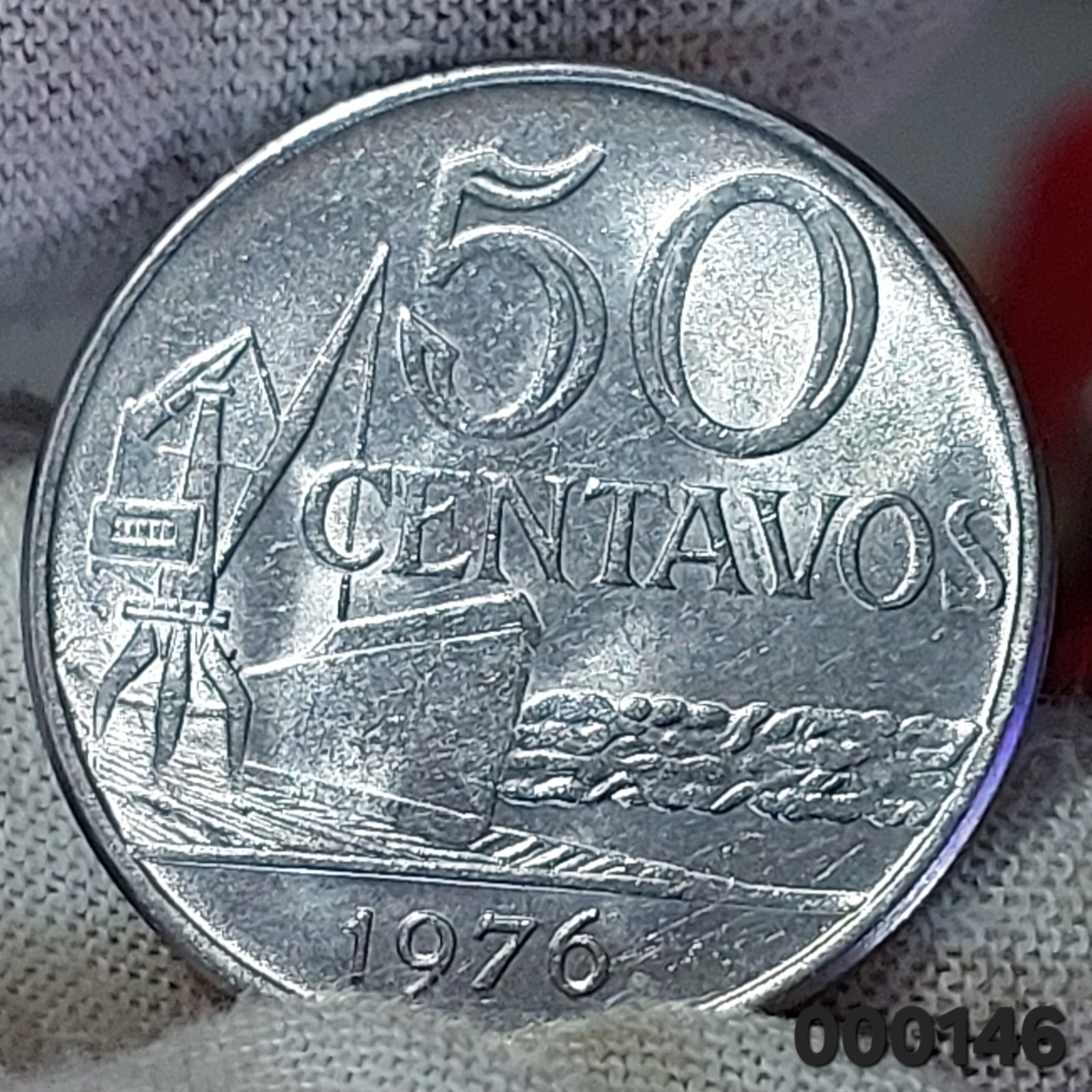 Moeda de 50 Centavos Ano 1976 - República do Brasil - Flor de Cunho - Imagem 3