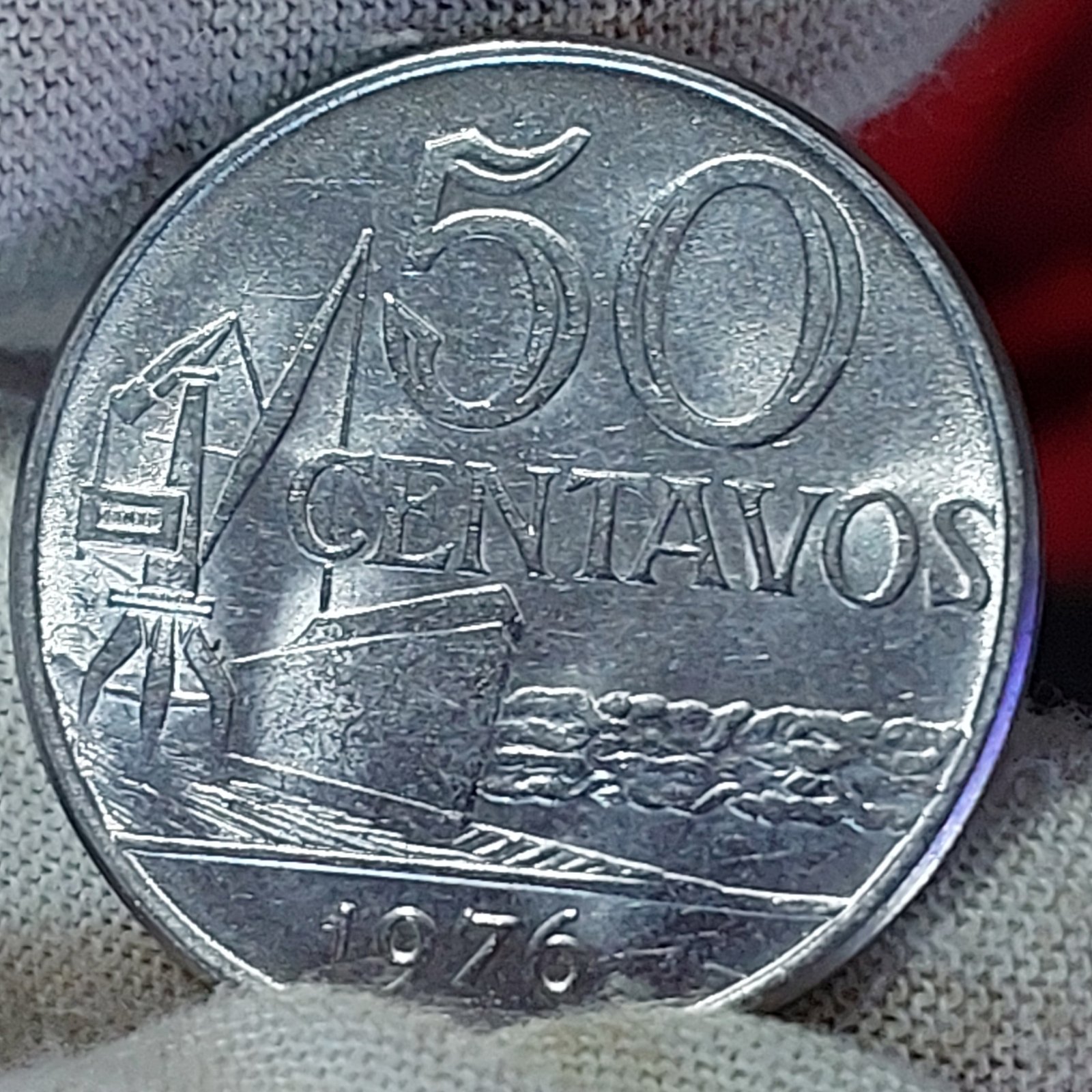 Moeda de 50 Centavos Ano 1976 - República do Brasil - Flor de Cunho - Imagem 5