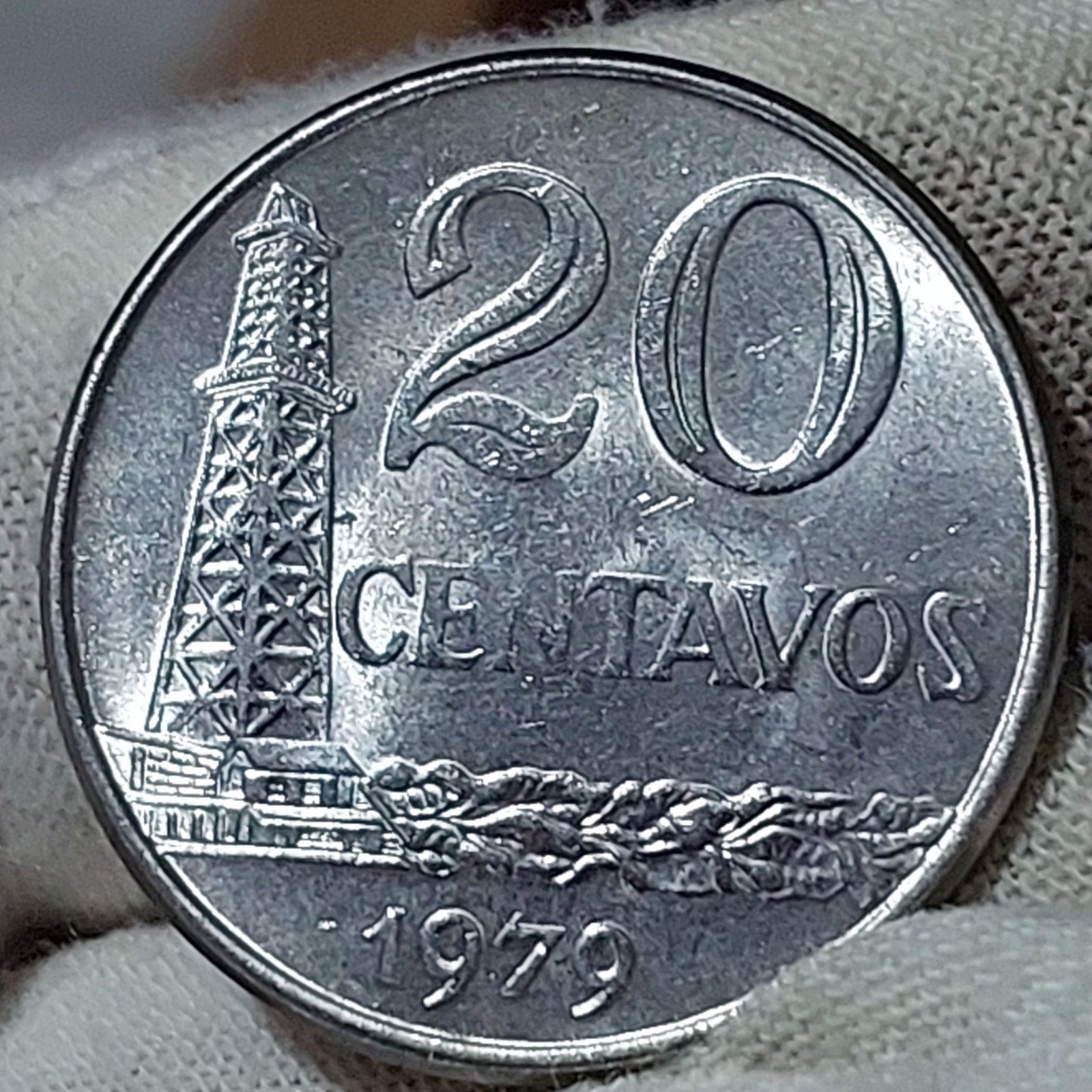 Moeda de 20 Centavos Ano 1979 - República do Brasil - Flor de Cunho - Imagem 5