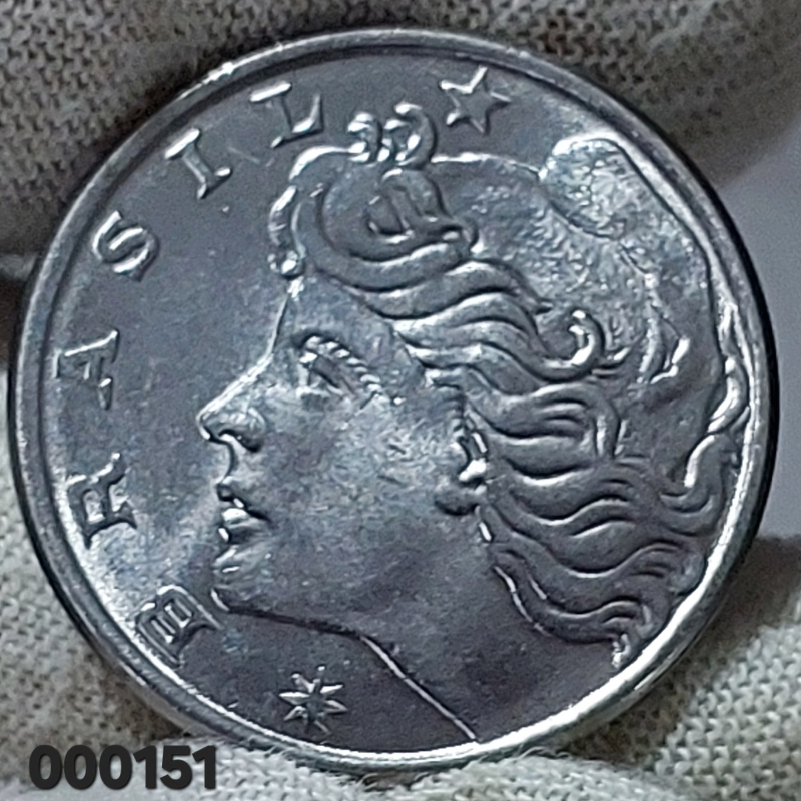 Moeda de 20 Centavos Ano 1977 - República do Brasil - Flor de Cunho - Imagem 4