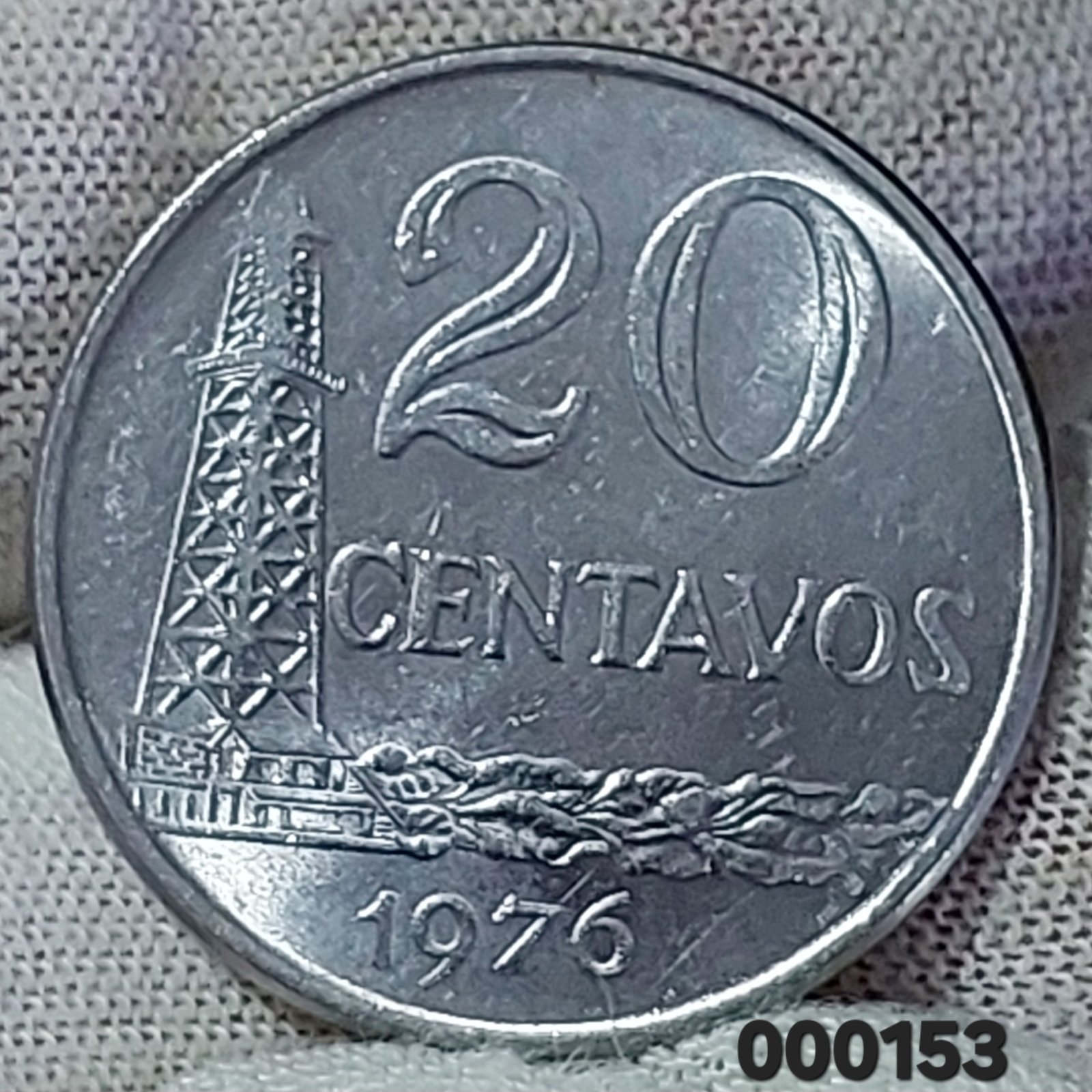 Moeda de 20 Centavos Ano 1976 - República do Brasil - Flor de Cunho - Imagem 3