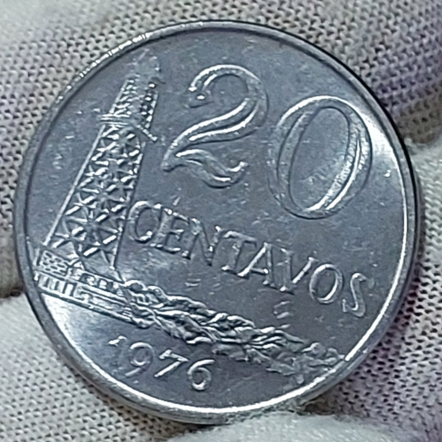 Moeda de 20 Centavos Ano 1976 - República do Brasil - Flor de Cunho - Imagem 5