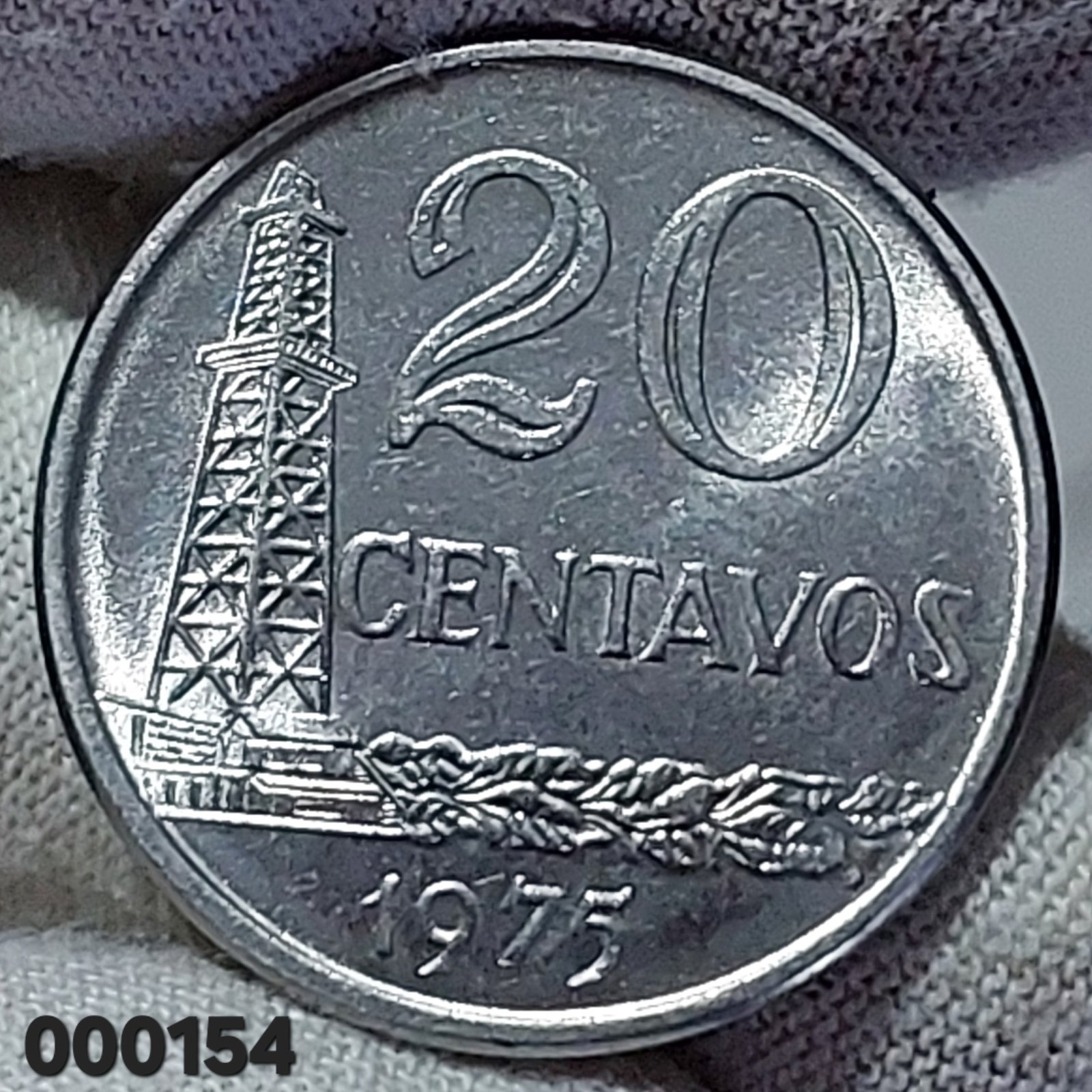 Moeda de 20 Centavos Ano 1975 - República do Brasil - Flor de Cunho