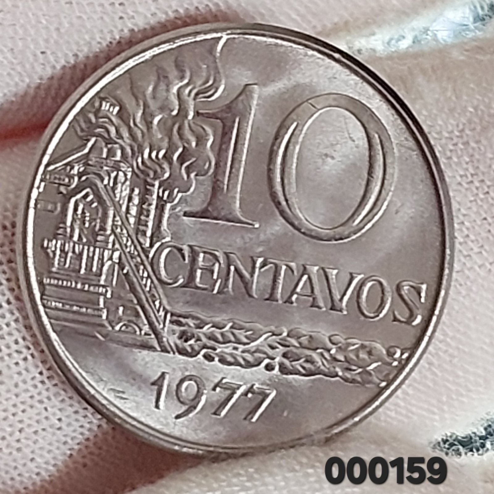 Moeda de 10 Centavos Ano 1977 - República do Brasil - Flor de Cunho