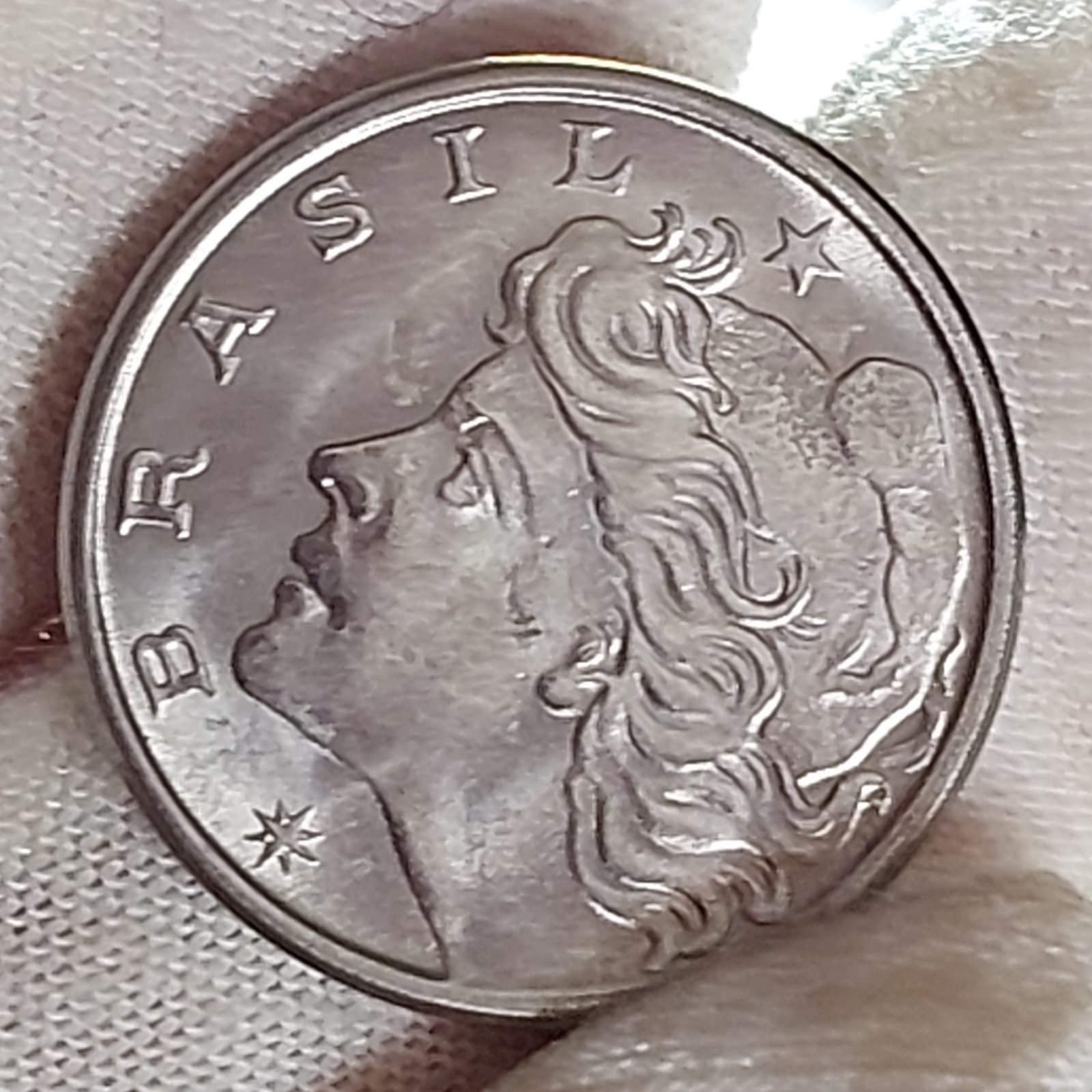 Moeda de 10 Centavos Ano 1977 - República do Brasil - Flor de Cunho - Imagem 4