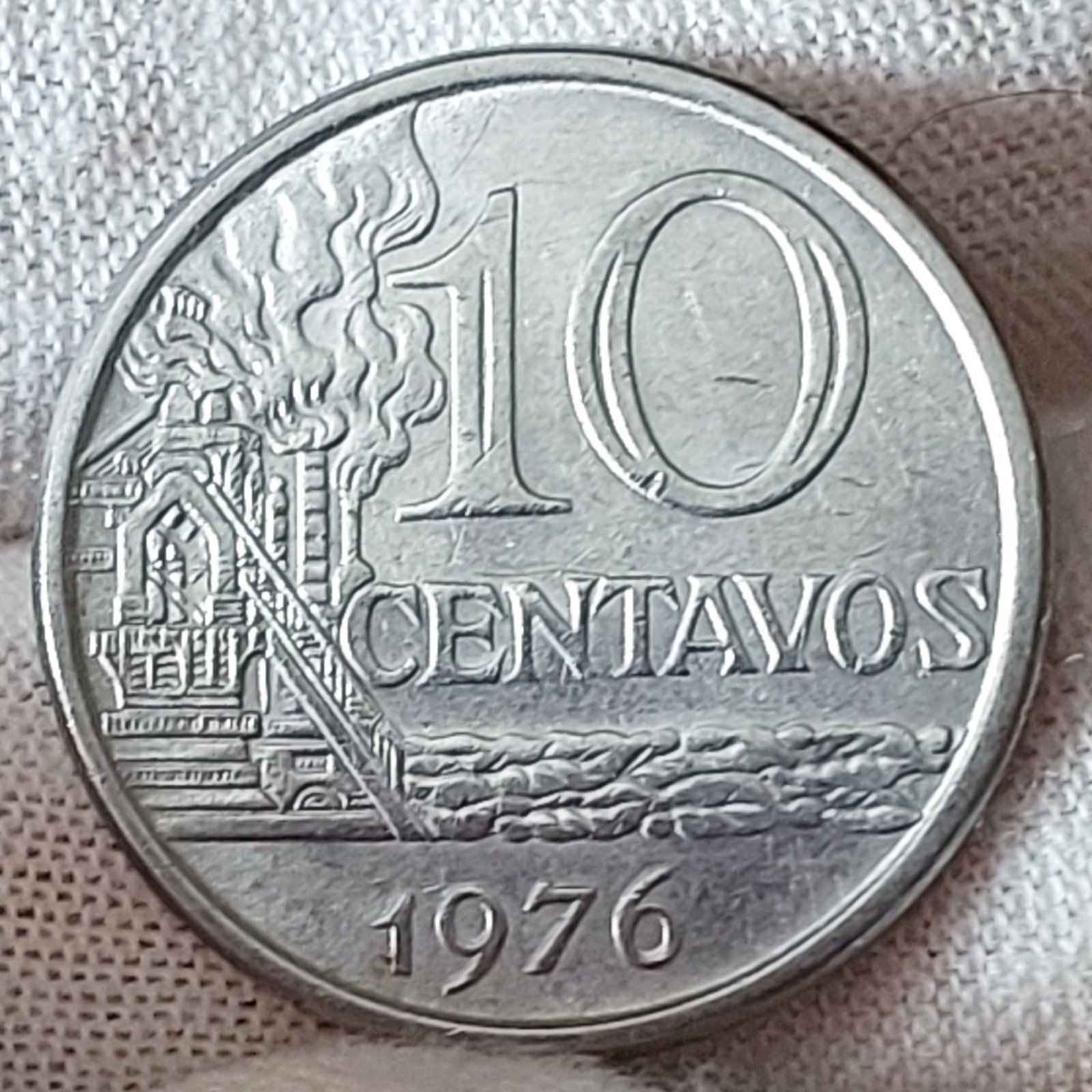 Moeda de 10 Centavos Ano 1976 - República do Brasil - Imagem 3