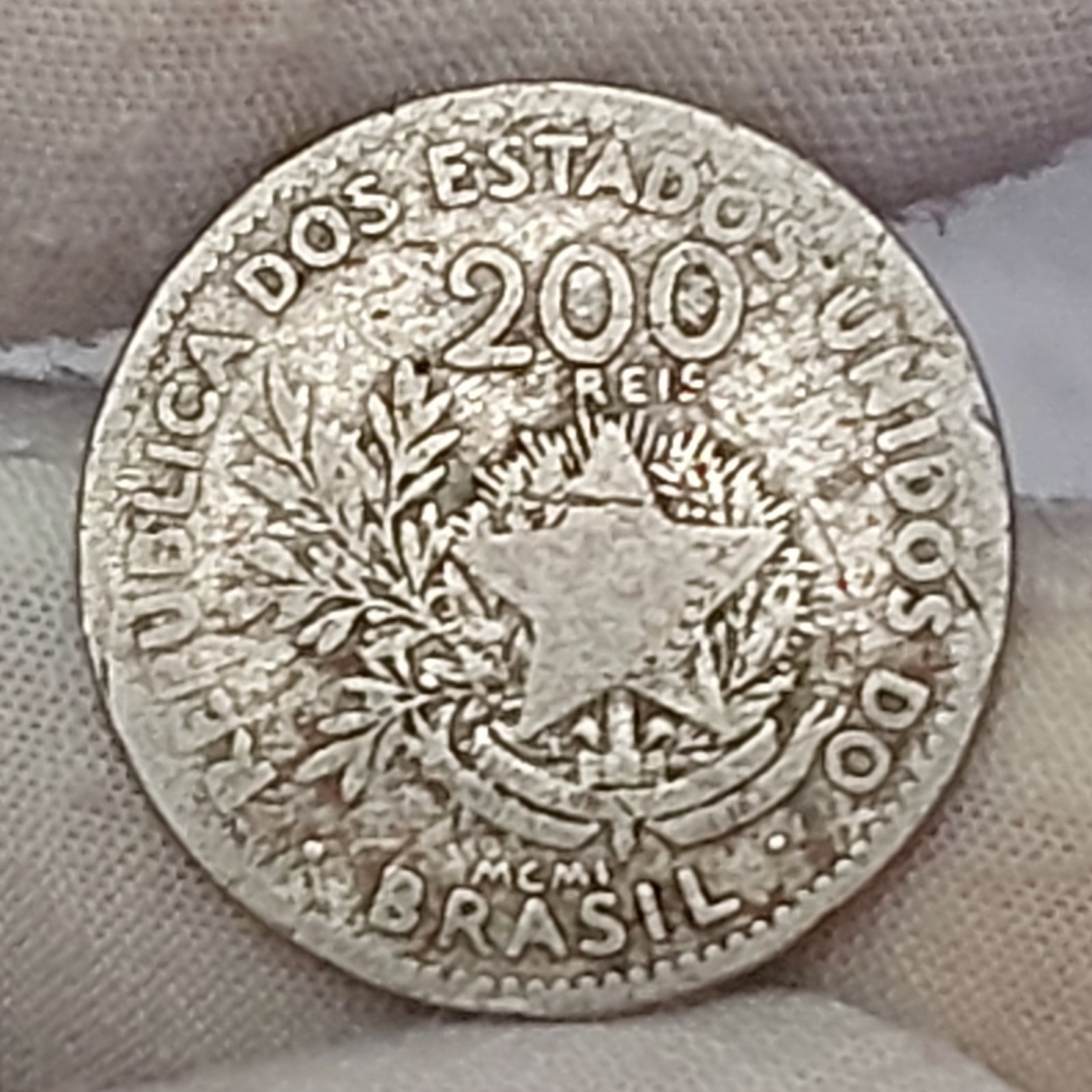 Moeda de 200 Réis do Brasil Ano 1901 - MCMI - Imagem 3