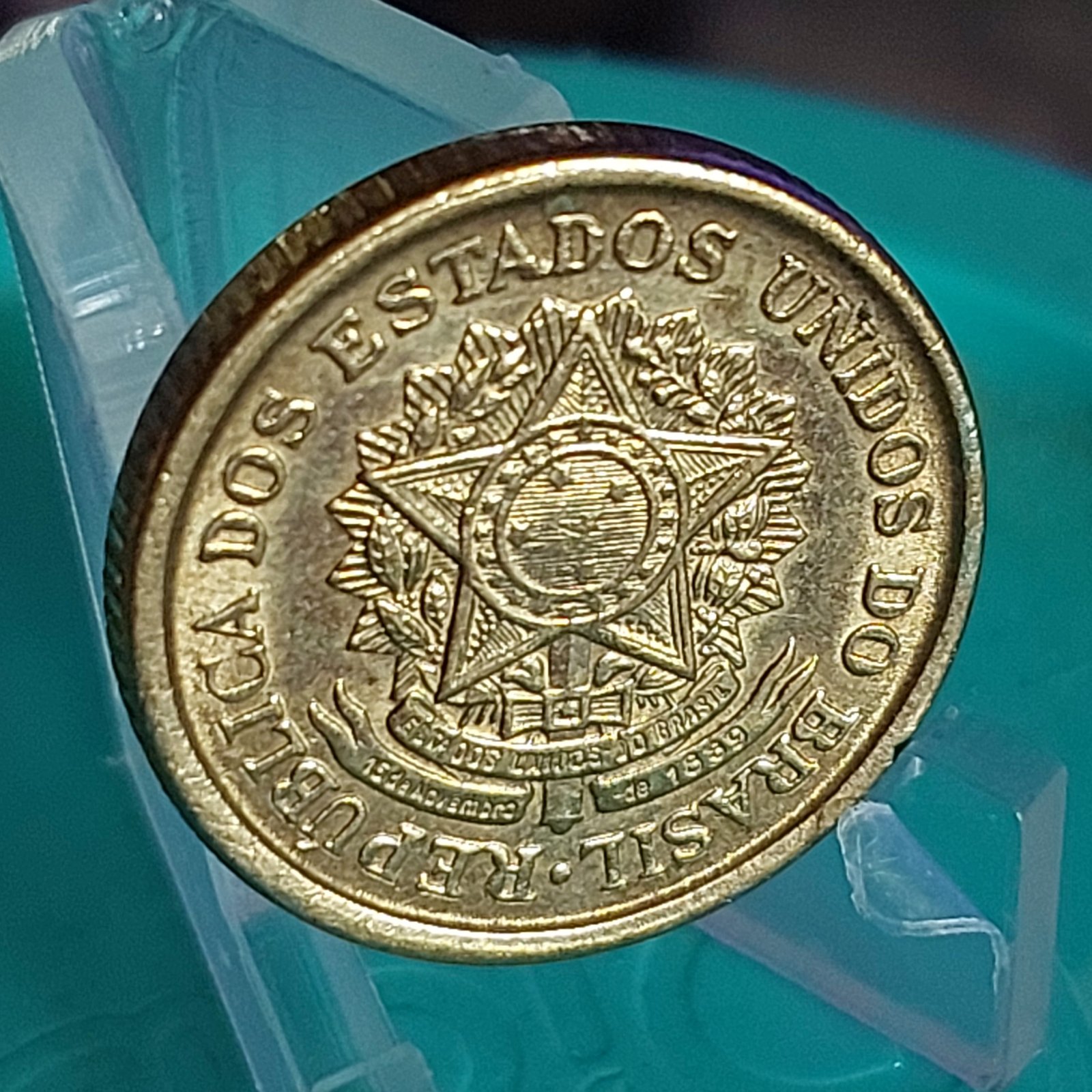 Moeda de 1 Cruzeiro do Brasil Ano 1956 - Armas da República - Módulo Menor - Imagem 4