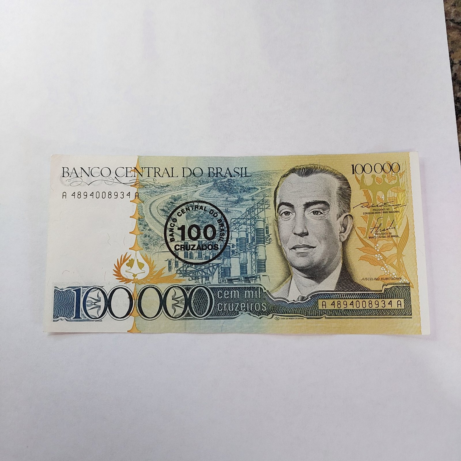 Cédula de 100.000 Cruzeiros (Cr$ 100.000) com Carimbo de 100 Cruzados (Cz$ 100) Ano 1986 - Juscelino Kubitschek - Imagem 6